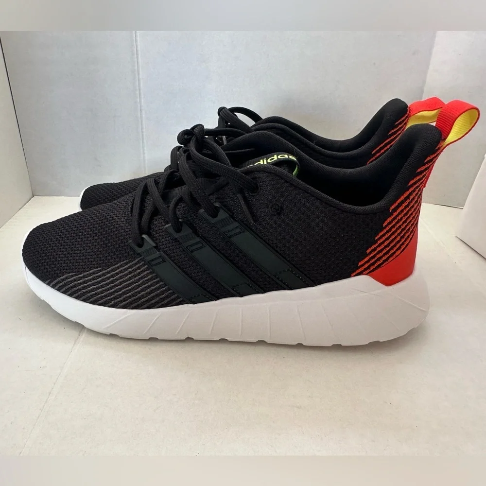 Adidas Questar Flow shoes, for men size 9 1/2